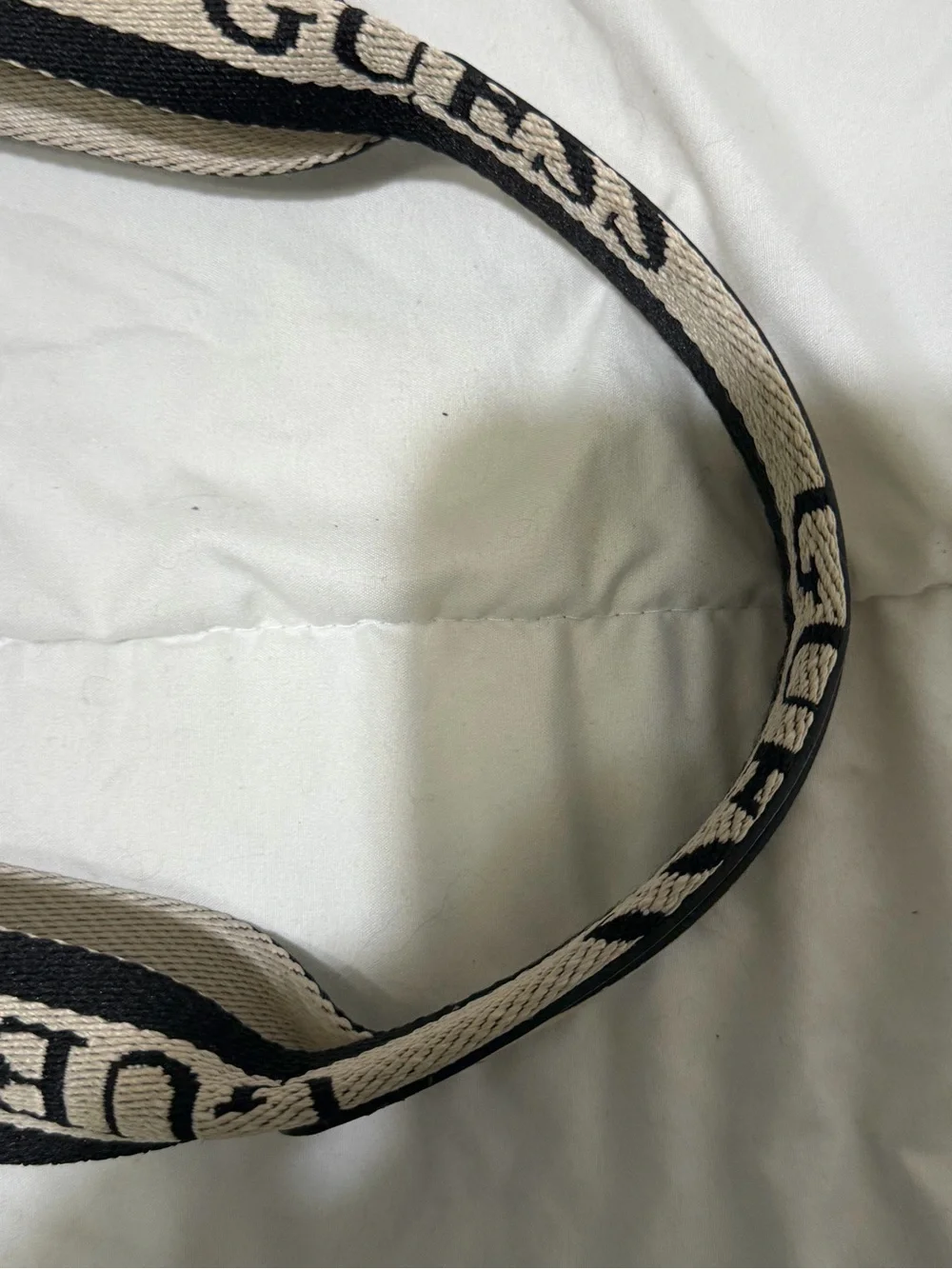 Guess tote repeating